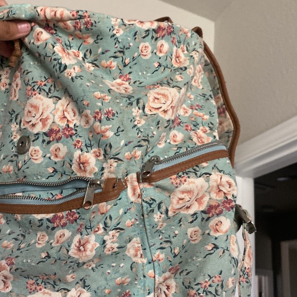 Backpack - Picture 5 of 6